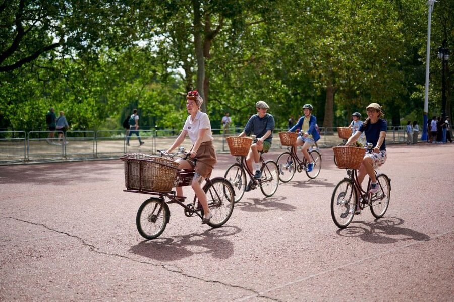 London: Private Family Guided Bike Tour with Childseats - The route in plain terms: Westminster landmarks, Thames-area views, and West End classics
