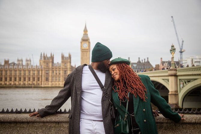 London: Private Landmarks with a Professional Photographer - Meeting at Queen Victoria Memorial: Find It Fast, Stress Less