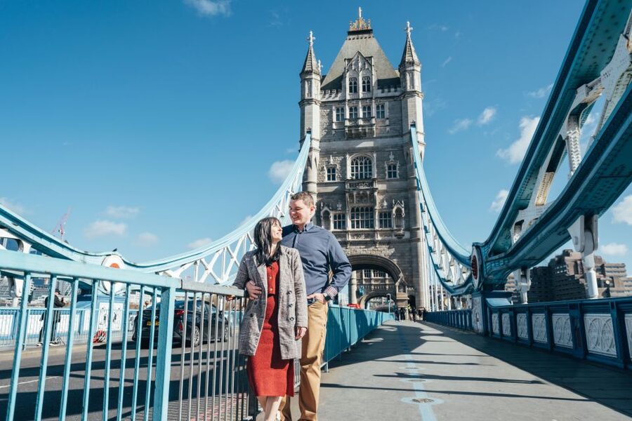 London: Private Photo Session in Westminster - Westminster street stop: small scenes that look sharp