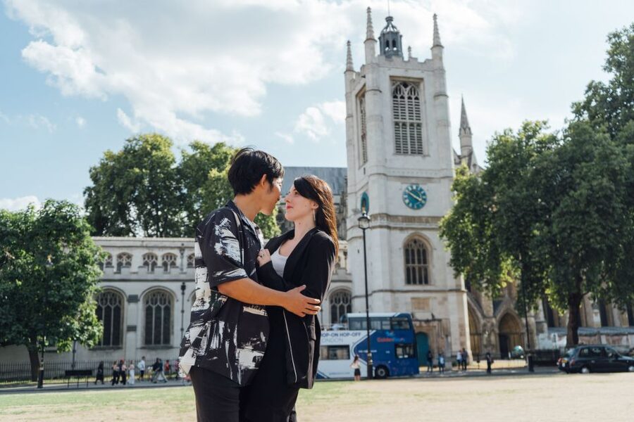 London: Private Photo Session in Westminster - From Westminster Station to Westminster Abbey in one hour