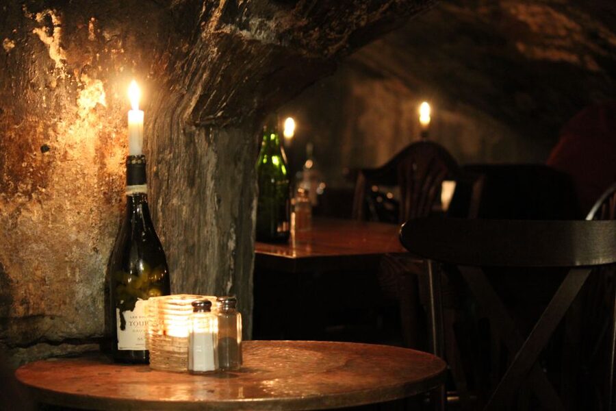 London: Private Pub Tour - The middle stops where the votes and flavors do the talking
