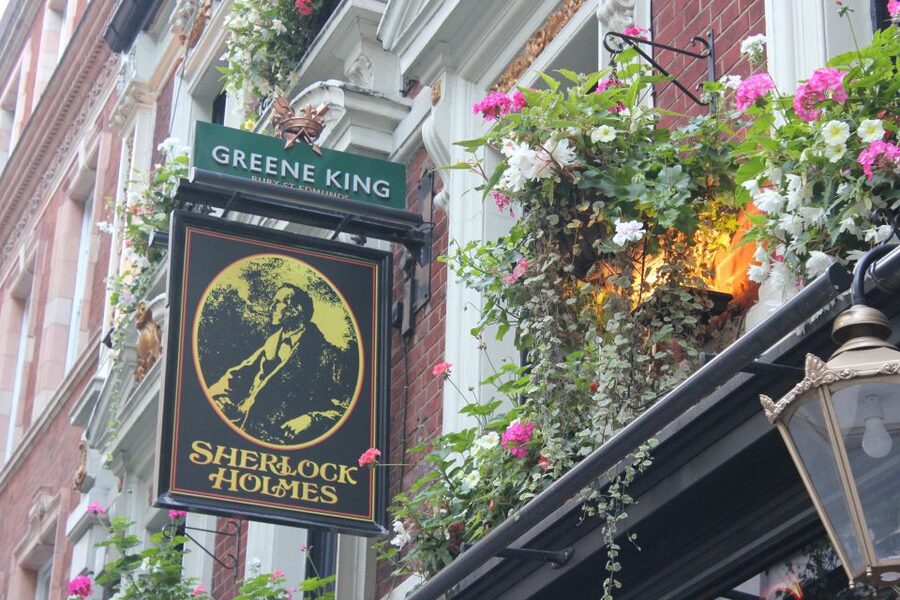 London: Private Pub Tour - The finish at Londons oldest wine bar