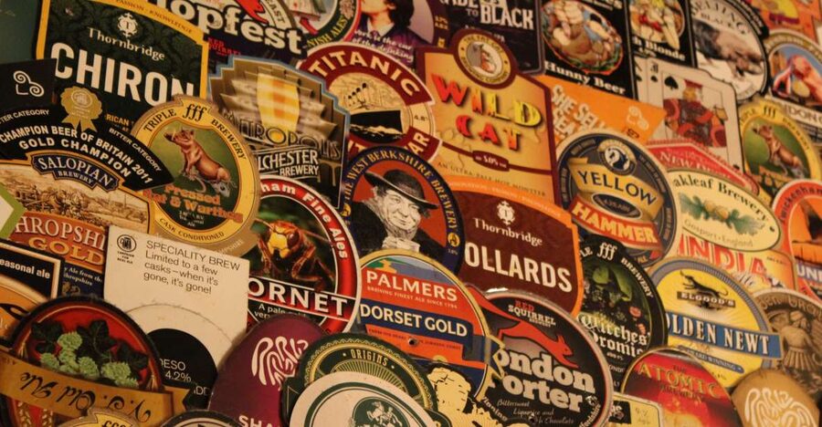 London: Private Pub Tour - Embankment Station to the first classic pub stop