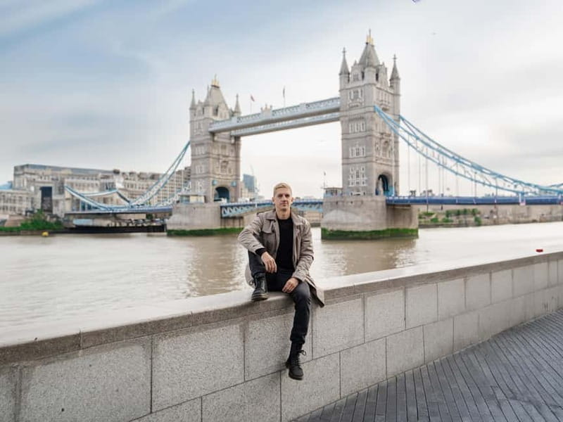 London: Private travel vacation photoshoot -Romantic Special - Same-day delivery option, and what that means for your trip