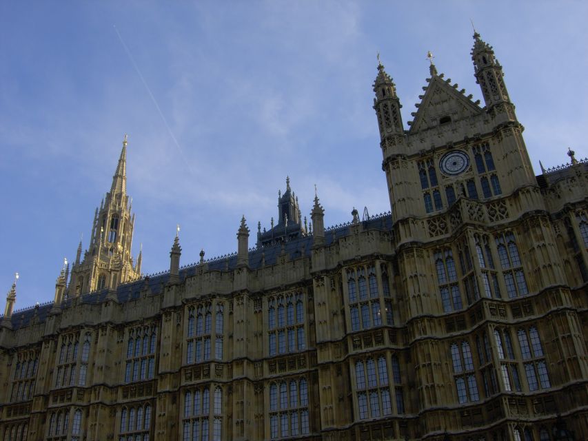 London: Private Walking Sightseeing Tour - Whitehall to No. 10 Downing Street, then Trafalgar Square’s iconic reset