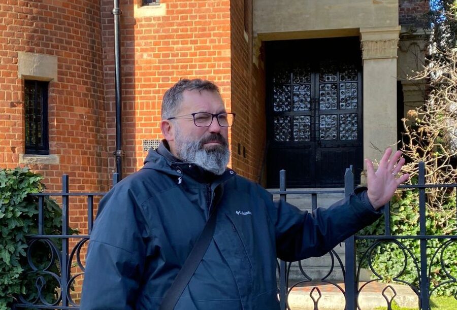 London: "Queen" Highlights Walking Tour - Meeting outside 37 Thurloe Street, then getting your bearings fast