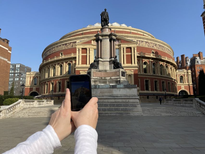London: "Queen" Highlights Walking Tour - Start in South Kensington, where the Queen origin story takes shape