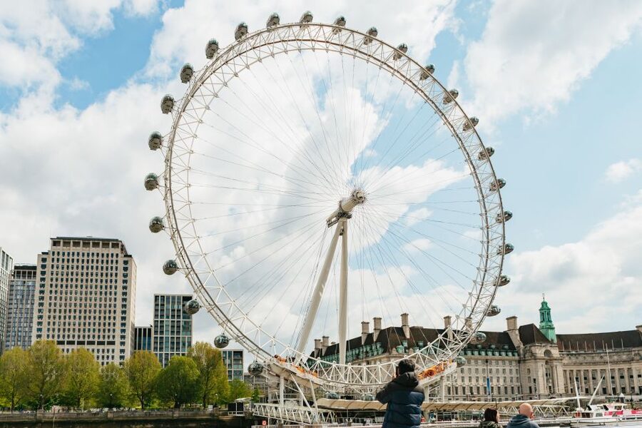 London: River Thames Hop-On Hop-Off Sightseeing Cruise - London Eye Pier To South Bank Sights: Build A Photo And Walk Loop