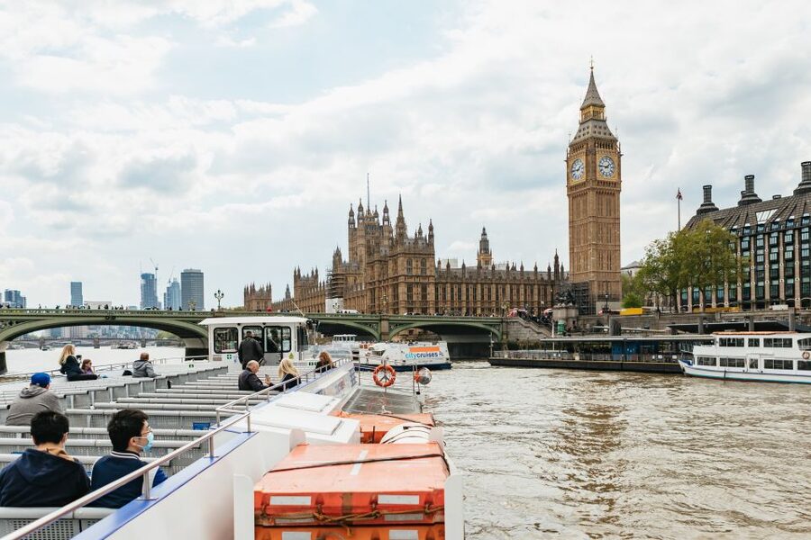 London: River Thames Hop-On Hop-Off Sightseeing Cruise - Tower Bridge And Canary Wharf: The Wide-Angle Finish