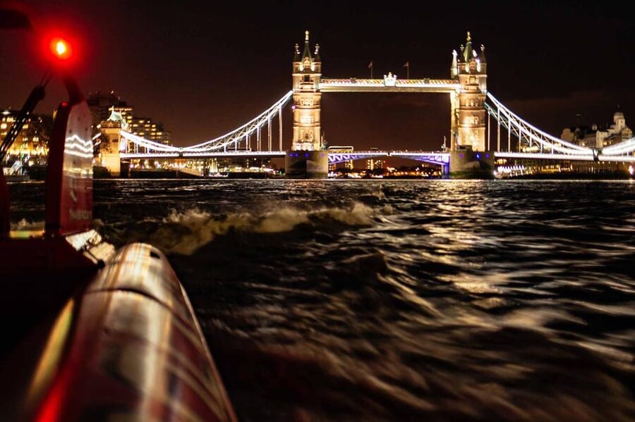 London: River Thames Sunset Speedboat Experience with Drink - FAQ
