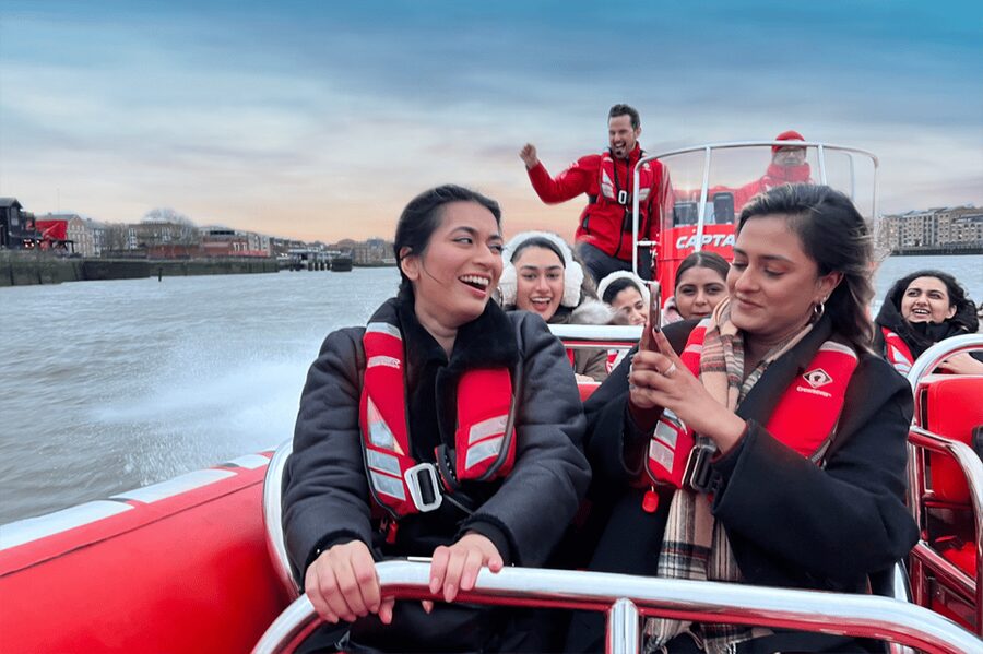 London: River Thames Sunset Speedboat Experience with Drink - From the London Eye to Parliament: classic icons at speed
