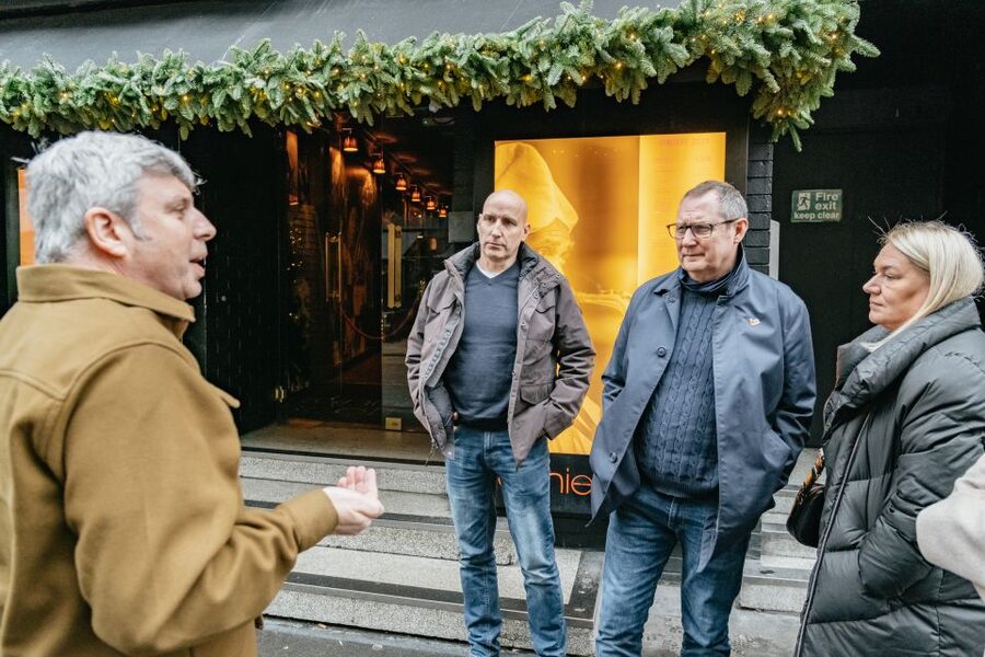 London: Rock and Roll Taxi Tour - The glass-roof black cab, and how it changes the feel of the tour