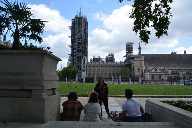 London Rogues and Rebels - Buckingham Palace, Westminster Abbey, and Parliament Square: Icon Photos With a Story Lens