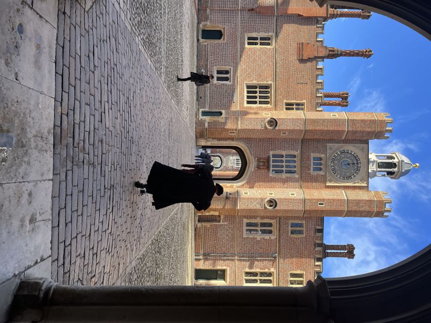 London: Royal Hampton Court Guided Tour with Afternoon Tea - Guide stars: what the best versions of this tour deliver
