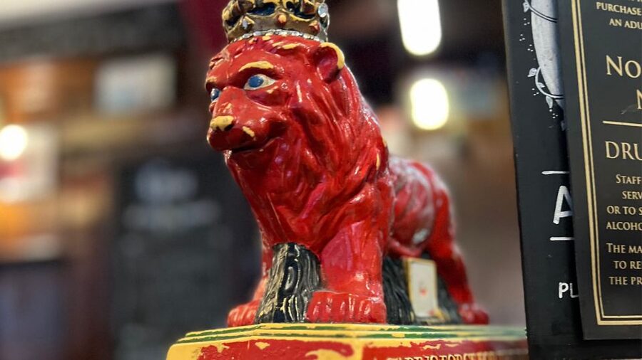 London: Royal Historic Pubs Walking Tour - Who this London pub walk fits best