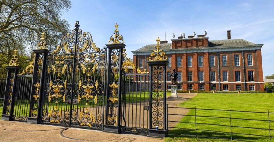 London: Royal Kensington Guided Walking Tour - Kensington Palace Outside: Real Royal Perspective From the Pavement
