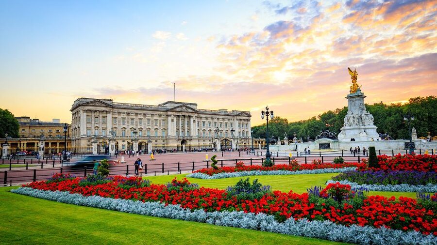 London: Royal London Tour - From Victoria Coach Station, You Start With the Right London Angle