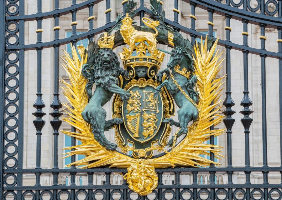 London Royal Tour - Buckingham Palace Entry - 12 guests 2,5h - Buckingham Palace Garden to the State Rooms, quick orientation that pays off