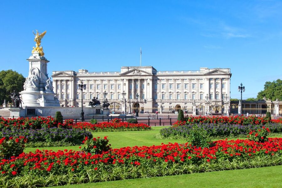 London Royal Tour - Buckingham Palace Entry - 12 guests 2,5h - Wellington Arch and Green Park, where the scenery supports the story
