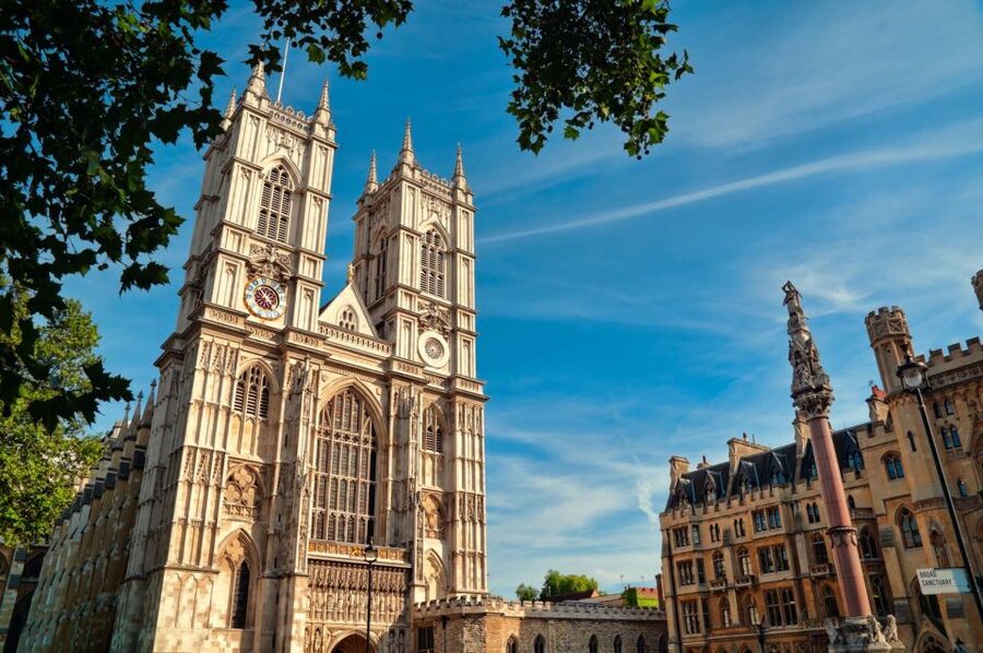London: Royal Tour with Afternoon Tea at the Rubens - Westminster stop: more than a photo break