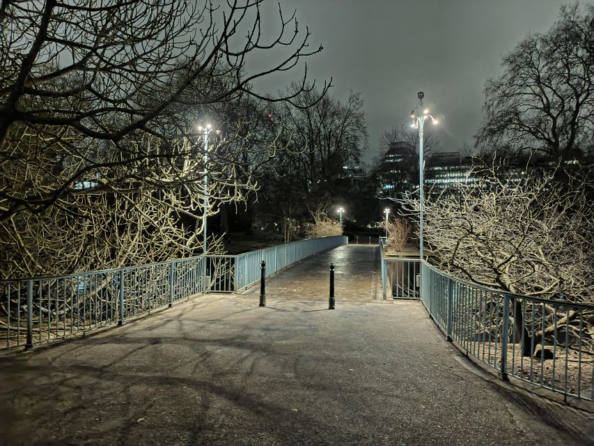 London : Royal Westminster By Night Walking Tour - St James’s Palace and St James’s Park: history with a view