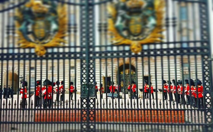 London: Royalty Walking Tour with Changing of The Guard - Buckingham Palace Viewing and Changing of the Guard Stop