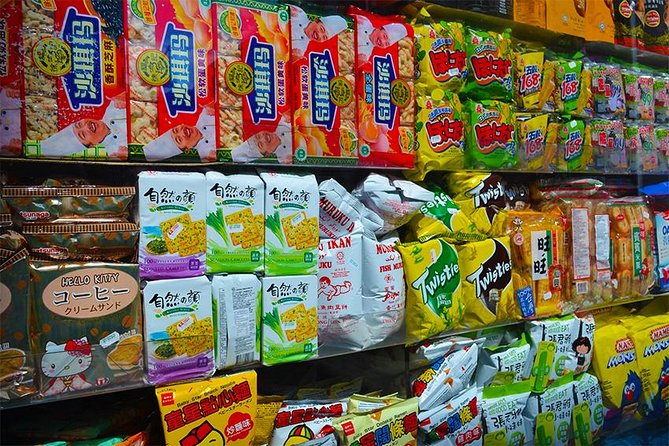 London’s Chinatown Food Experience - Loon Fung supermarket shopping, for snacks and ingredients to take home