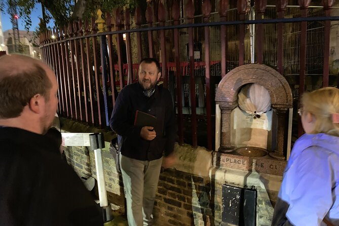 London's Ghosts & Gruesome Past Nighttime Walking Tour - London’s Ghosts & Gruesome Past, a 2-hour route with real atmosphere