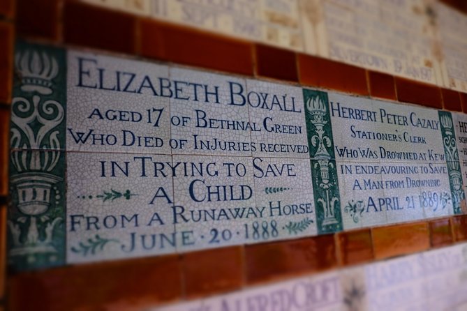 London's Hidden Gems and Secret History Private Guided Tour - Guildhall: Roman amphitheatre to medieval trials to a working City Hall