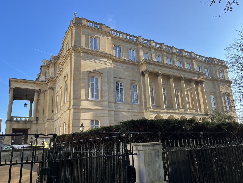 London’s Royal Family and Changing of the Guard Tour - St James’s Palace and royal apartments you can picture