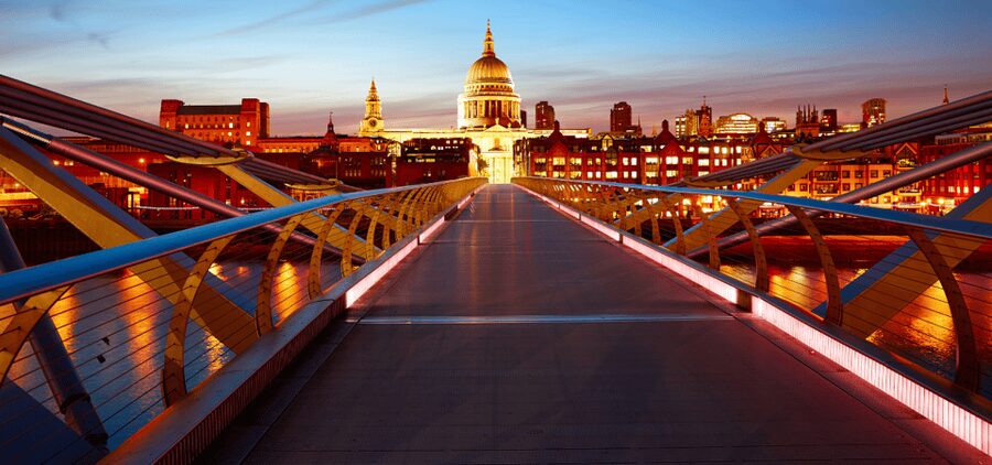 London: Self-Guided History City Tour with an App - From Great Fire Monument to Roman Bath Houses