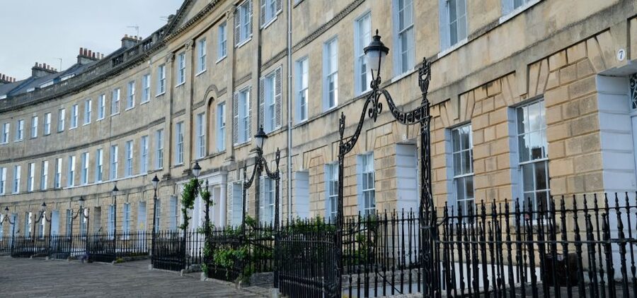 London: Self-Guided Notting Hill Walking Tour with an APP - Pembridge Crescent and the quieter charm of residential London
