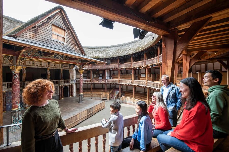 London: Shakespeare's Globe Theatre Guided Tour - Photo spots and the 16th-century look