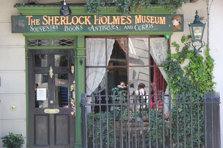 London: Sherlock Holmes Guided City Walking Tour - Barts Hospital and Watsons training, plus why Doyle chose it