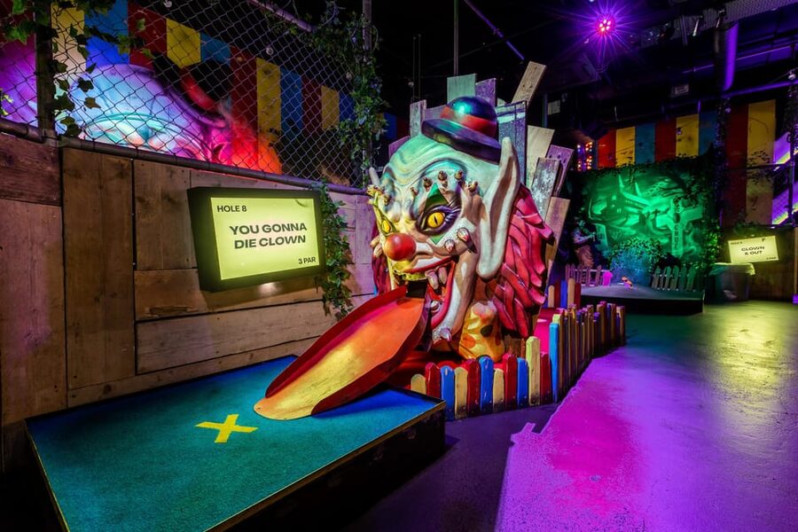 London: Shoreditch Junkyard Golf Tickets for 9 or 18 Holes - Equipment and scoring basics, what is included