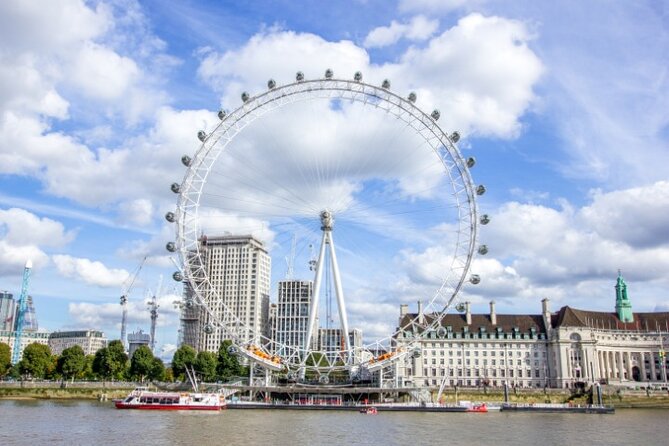 London Sightseeing Walking Tour with 30+ sights - Lunch near Tower Hill: a break that keeps the energy up