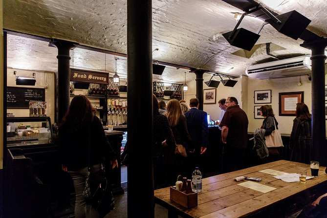 London Small Group Tour of Historical Pubs - The wedding cake church story, and why odd details matter
