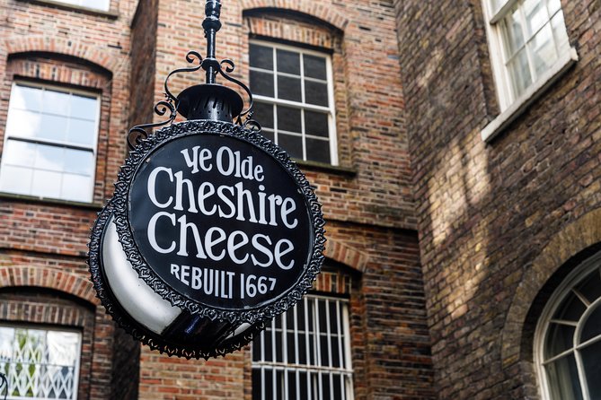 London Small Group Tour of Historical Pubs - The Dickens connection, Mr Hodge, and a 17th-century favorite