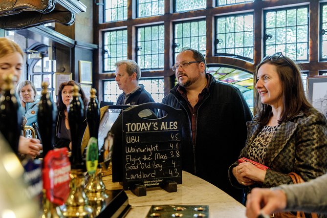 London Small Group Tour of Historical Pubs - The group size and guide vibe that makes it feel personal