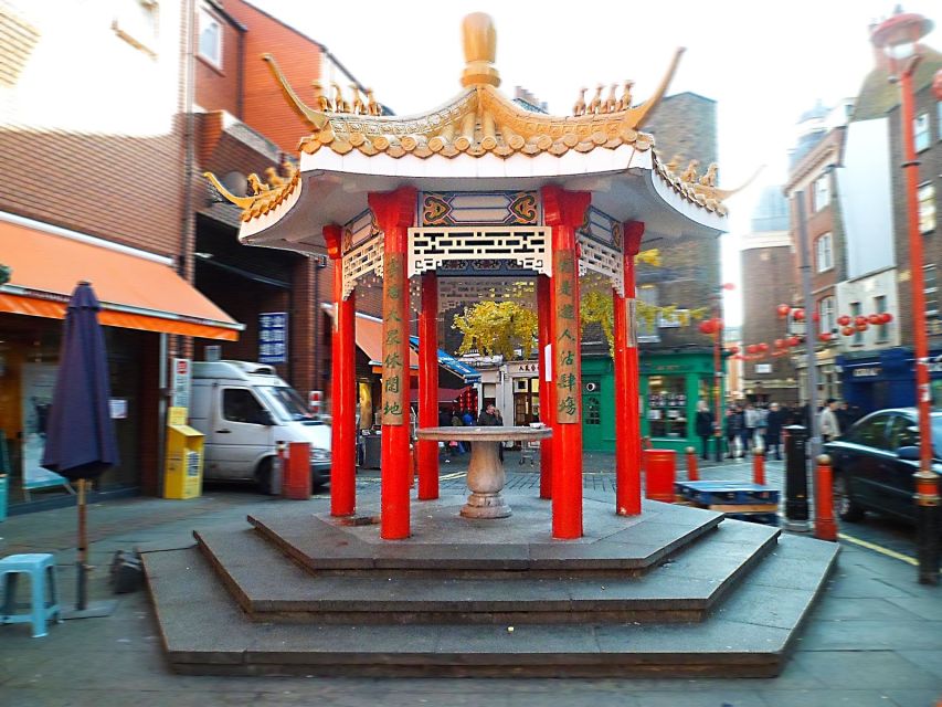 London Soho District - Guided Walking Tour 12 guests 2,5h - Old Compton Street to Chinatown, Finishing With Food Instead of a Cliffhanger