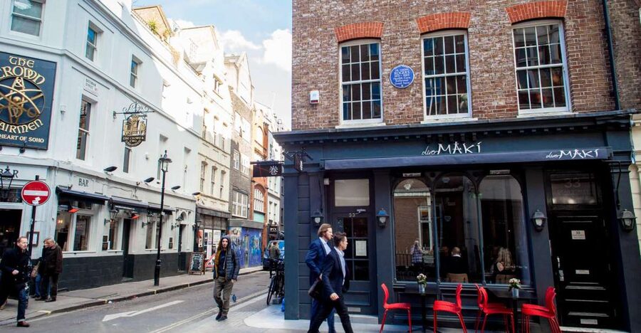London Soho District - Guided Walking Tour 12 guests 2,5h - Piccadilly Circus, the Quick Photo Stop That Sets the Tone