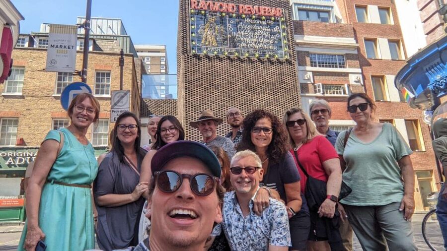 London: Soho Music and Historic Pubs Walking Tour - Getting your bearings in Soho, starting at Eros