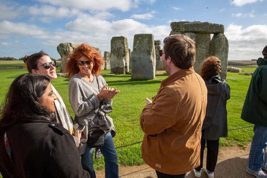 London: Stonehenge, Windsor Castle, Bath, Lacock & Pub Lunch - A full-day route that hits Windsor, Stonehenge, and Bath