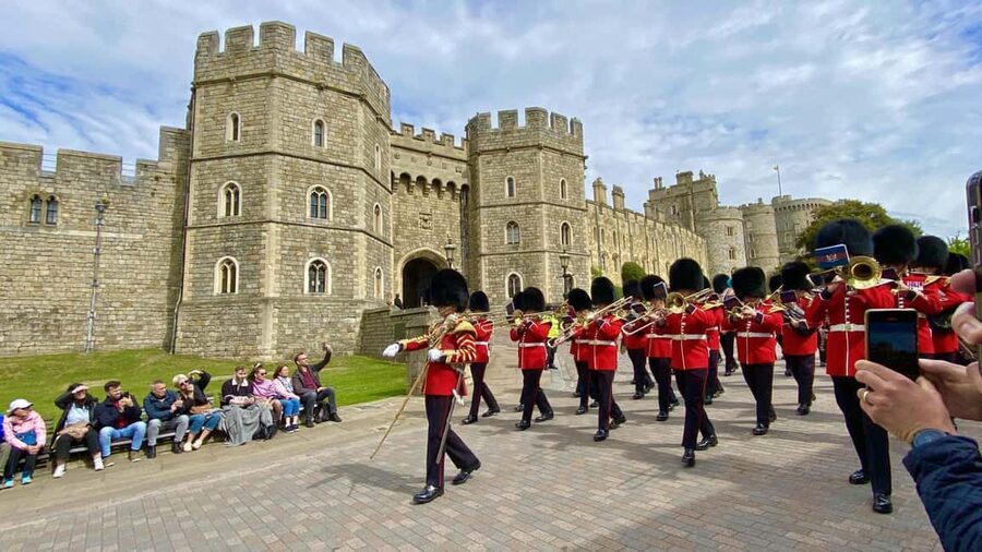 London: Stonehenge, Windsor Castle, Bath, Lacock & Pub Lunch - Windsor Castle timing, St George’s Chapel rules, and what to focus on