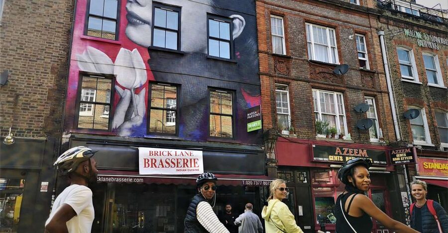 London: Street Art Bike Tour - Brick Lane Stop: Photo Time and the First Layer of Context