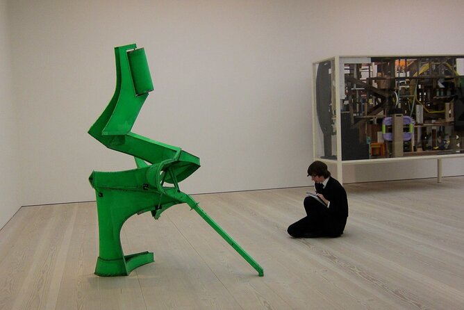 London Tate Modern Guided Small-Group Tour with Max 6 People - Why the small-group size feels better than big tours