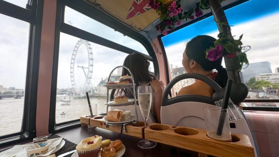 London: Taylor Swift-Inspired Afternoon Tea Bus Tour - Music, sing-alongs, and dressing for your Swift era
