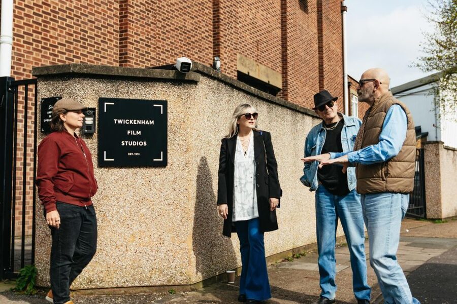 London: The Birthplace of The Rolling Stones Private Tour - What the bus ride adds: early Stones music and local perspective