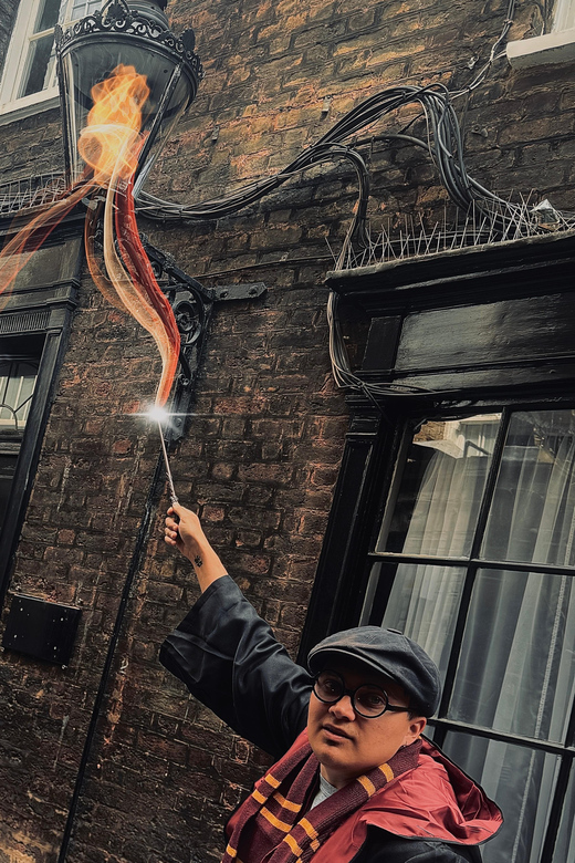 London: The Harry Potter Walking Tour with Potter-Vision - The Great Fire point, then a Thames crossing