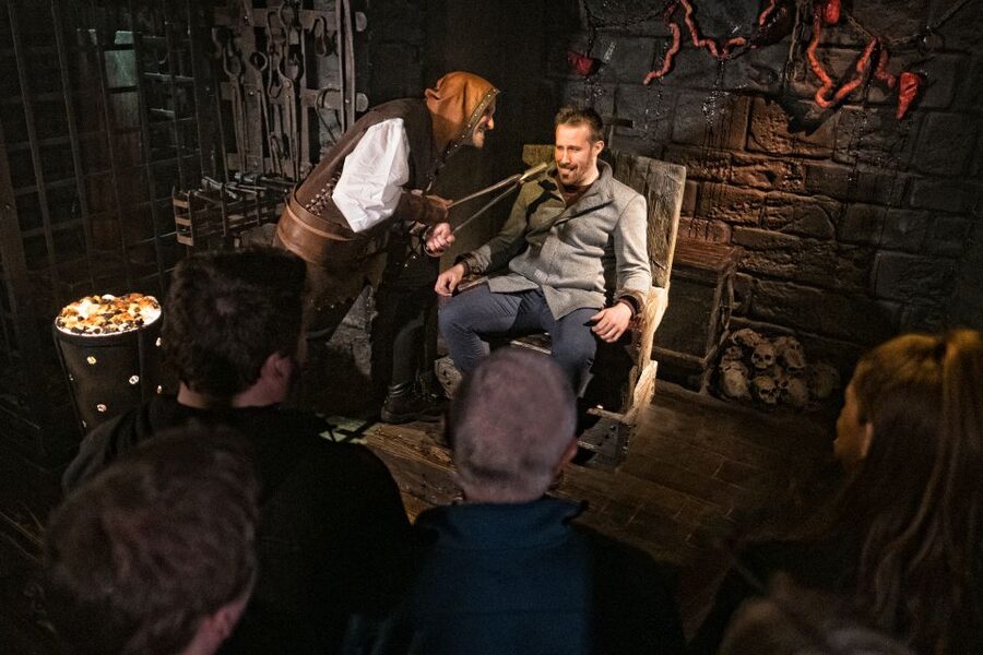 London: The London Dungeon and London Eye Combo Ticket - How the London Dungeon and London Eye combo flows